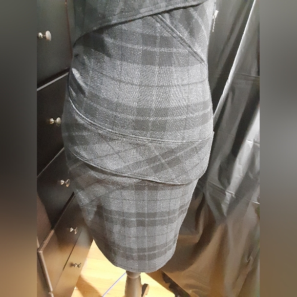 BcbgMaxAziria Women's Body Form Fitting Dress Size 0 Black Goth Whimsical - Picture 3 of 6